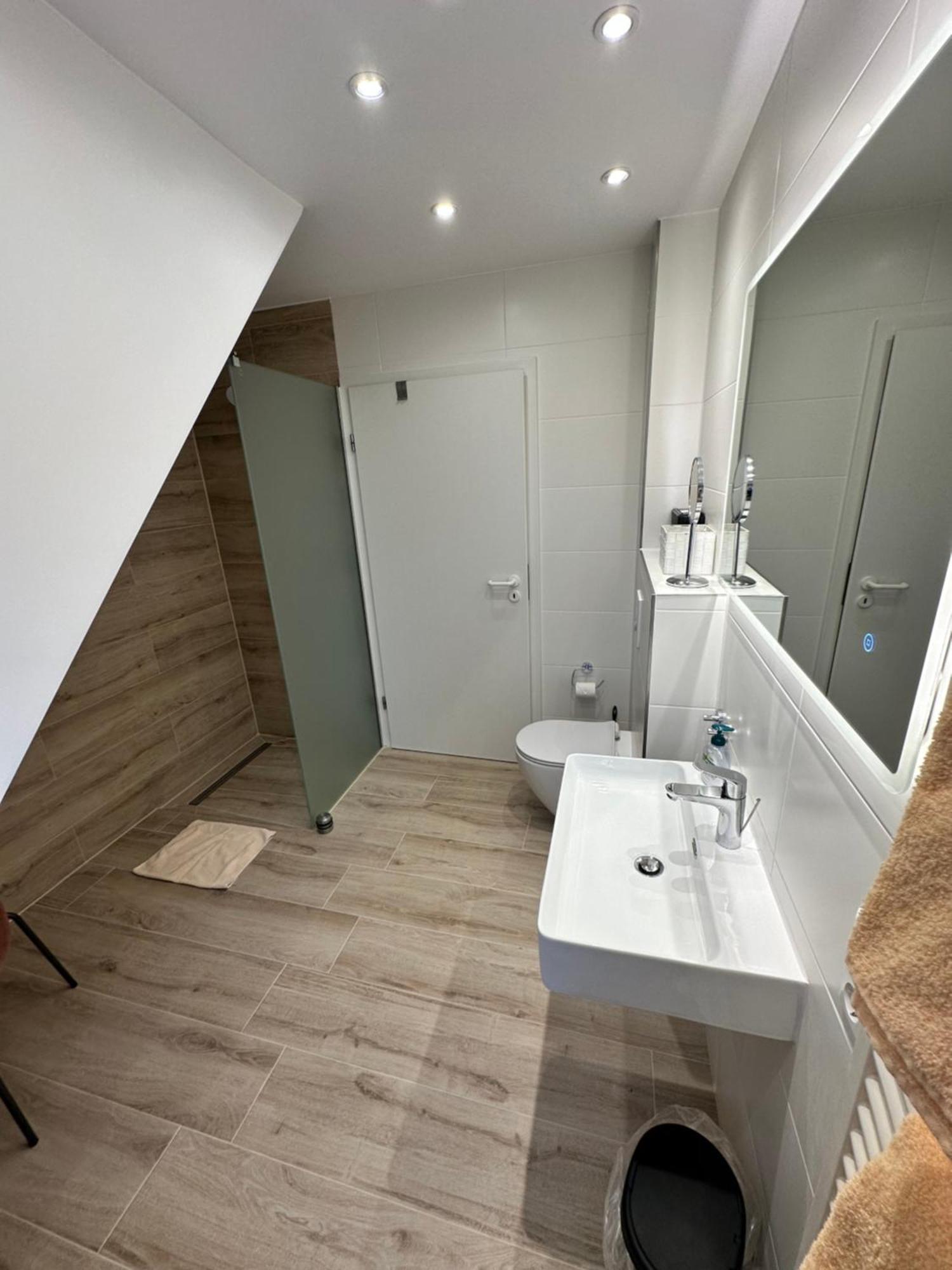 Zwei Ferienwohnungen Anker Max 5 Personen & Leuchtturm Max 4 Personen, Direkt In Steinhude Scheunenviertel, Balkon, Wlan , Privater Parkplatz, Wallbox 外观 照片