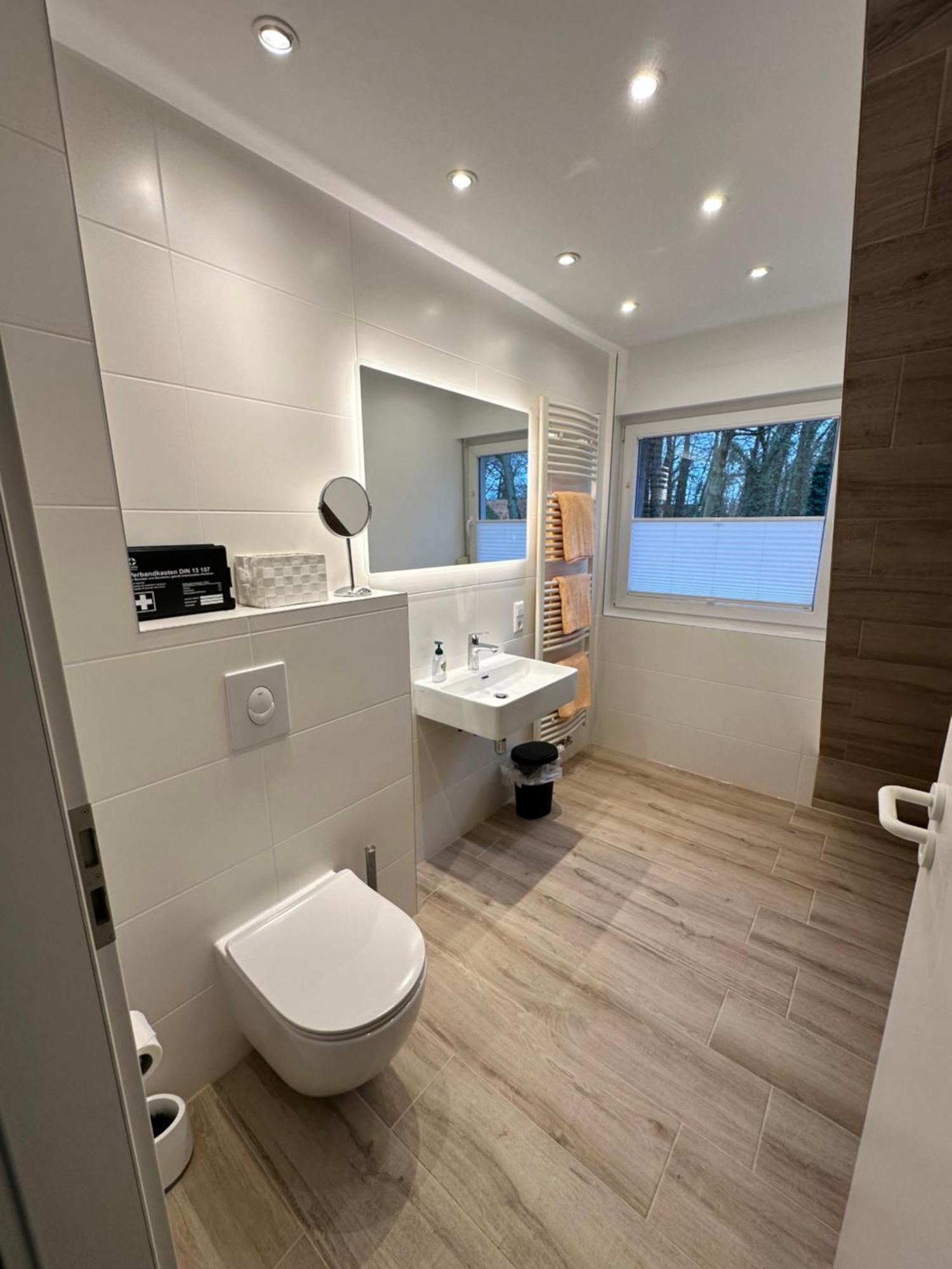 Zwei Ferienwohnungen Anker Max 5 Personen & Leuchtturm Max 4 Personen, Direkt In Steinhude Scheunenviertel, Balkon, Wlan , Privater Parkplatz, Wallbox 外观 照片